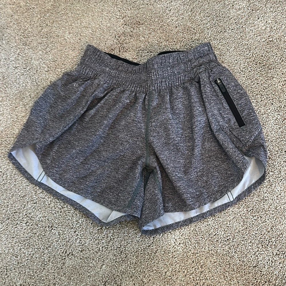 Lululemon women short size 6 gray